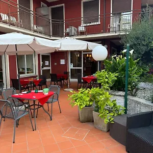 https://capinera-lake-garda.hotelinveneto.com
